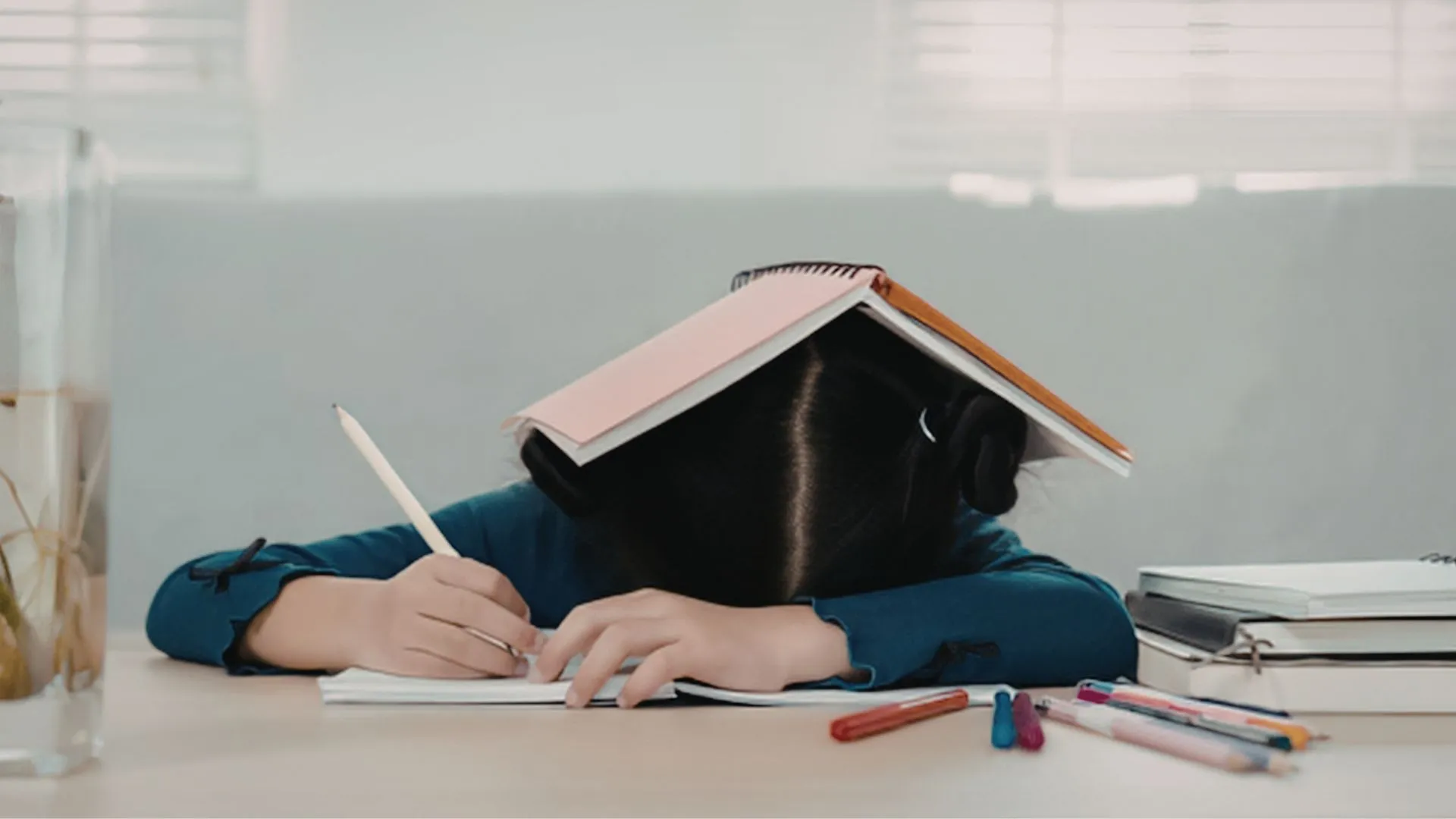 A girl tired and feel impossible to done English homeworks